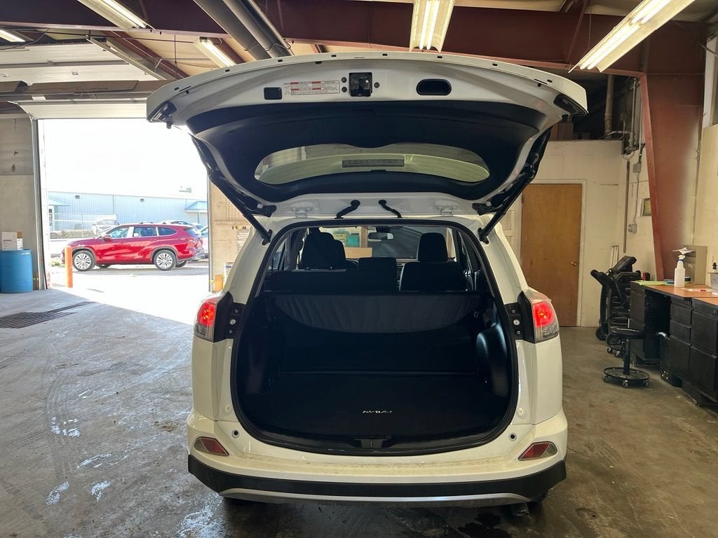 2017 Toyota RAV4 Hybrid XLE